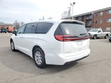 New 2025 Chrysler Pacifica Select image 3