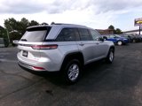 Used 2023 Jeep Grand Cherokee Laredo image 3