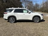 New 2025 Nissan Pathfinder SL image 2