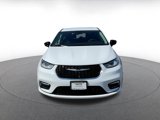 Used 2024 Chrysler Pacifica Touring-L image 4