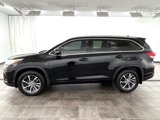 Used 2017 Toyota Highlander XLE image 2