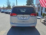 Used 2020 Chrysler Pacifica Touring-L image 5