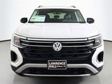 New 2025 Volkswagen Atlas Peak Edition SE image 2
