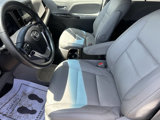 Used 2017 Toyota Sienna XLE Premium image 2