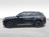 Used 2024 Volkswagen Atlas Peak Edition SE image 2