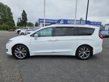 Used 2017 Chrysler Pacifica Limited image 2