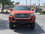 Used 2017 Toyota Tacoma TRD Off-Road image 2