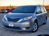 Used 2017 Toyota Sienna LE image 2