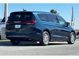 New 2025 Chrysler Pacifica Select image 3