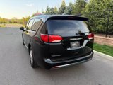 Used 2017 Chrysler Pacifica Touring-L image 4