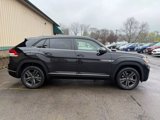 Used 2020 Volkswagen Atlas Cross Sport SE w/ Towing Package image 2