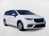 Used 2023 Chrysler Pacifica Touring-L image 3