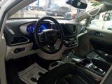 Used 2022 Chrysler Pacifica Touring-L image 5