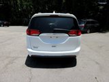 Used 2017 Chrysler Pacifica Touring-L image 4
