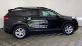 Used 2022 GMC Terrain SLE w/ Driver Convenience Package image 2