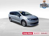 Used 2023 Chrysler Voyager LX image 2