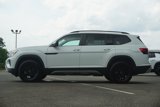 Used 2025 Volkswagen Atlas Peak Edition SE image 6