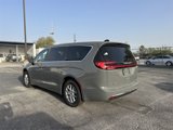 New 2025 Chrysler Pacifica Select image 5