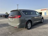 New 2025 Chrysler Pacifica Select image 3