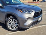 New 2025 Toyota Highlander Platinum image 3