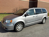 Used 2015 Chrysler Town & Country Touring w/ Driver Convenience Group image 4