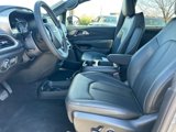 New 2025 Chrysler Pacifica Select image 4