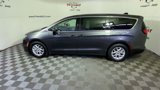 Used 2023 Chrysler Pacifica Touring-L image 5