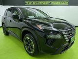 Used 2024 Nissan Rogue SV image 2