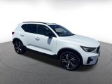 Used 2024 Volvo XC40 B5 Core image 2