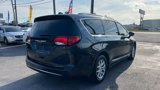 Used 2020 Chrysler Pacifica Touring-L image 5