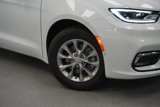 New 2025 Chrysler Pacifica Select image 4