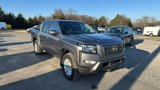 Used 2022 Nissan Frontier SV image 2