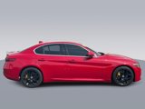 Used 2019 Alfa Romeo Giulia image 2