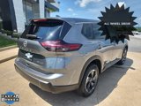 Used 2024 Nissan Rogue SV image 3