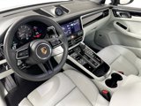 Certified 2025 Porsche Macan image 4