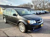Used 2019 Dodge Grand Caravan SXT image 2