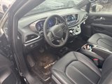 Used 2025 Chrysler Pacifica Select image 5