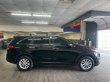 Used 2017 Kia Sorento LX w/ LX Convenience Package image 4