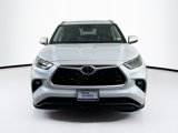Used 2022 Toyota Highlander XLE image 2