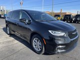 Used 2023 Chrysler Pacifica Touring-L image 2