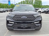 Certified 2022 Ford Explorer XLT w/ Equipment Group 202A image 3