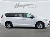 New 2026 Chrysler Pacifica Select image 4