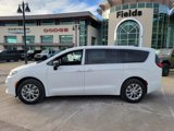 New 2025 Chrysler Pacifica Select image 2