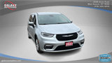 Used 2023 Chrysler Pacifica Touring-L image 3