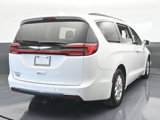 Used 2022 Chrysler Pacifica Touring-L image 3