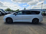 New 2025 Chrysler Pacifica Select w/ Fav Edition Package image 4