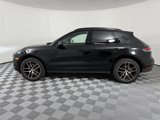 Certified 2025 Porsche Macan image 2