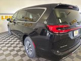 New 2025 Chrysler Pacifica Select image 5