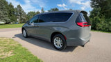 Used 2023 Chrysler Pacifica Touring-L image 4