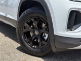 New 2025 Volkswagen Atlas Peak Edition SE image 2